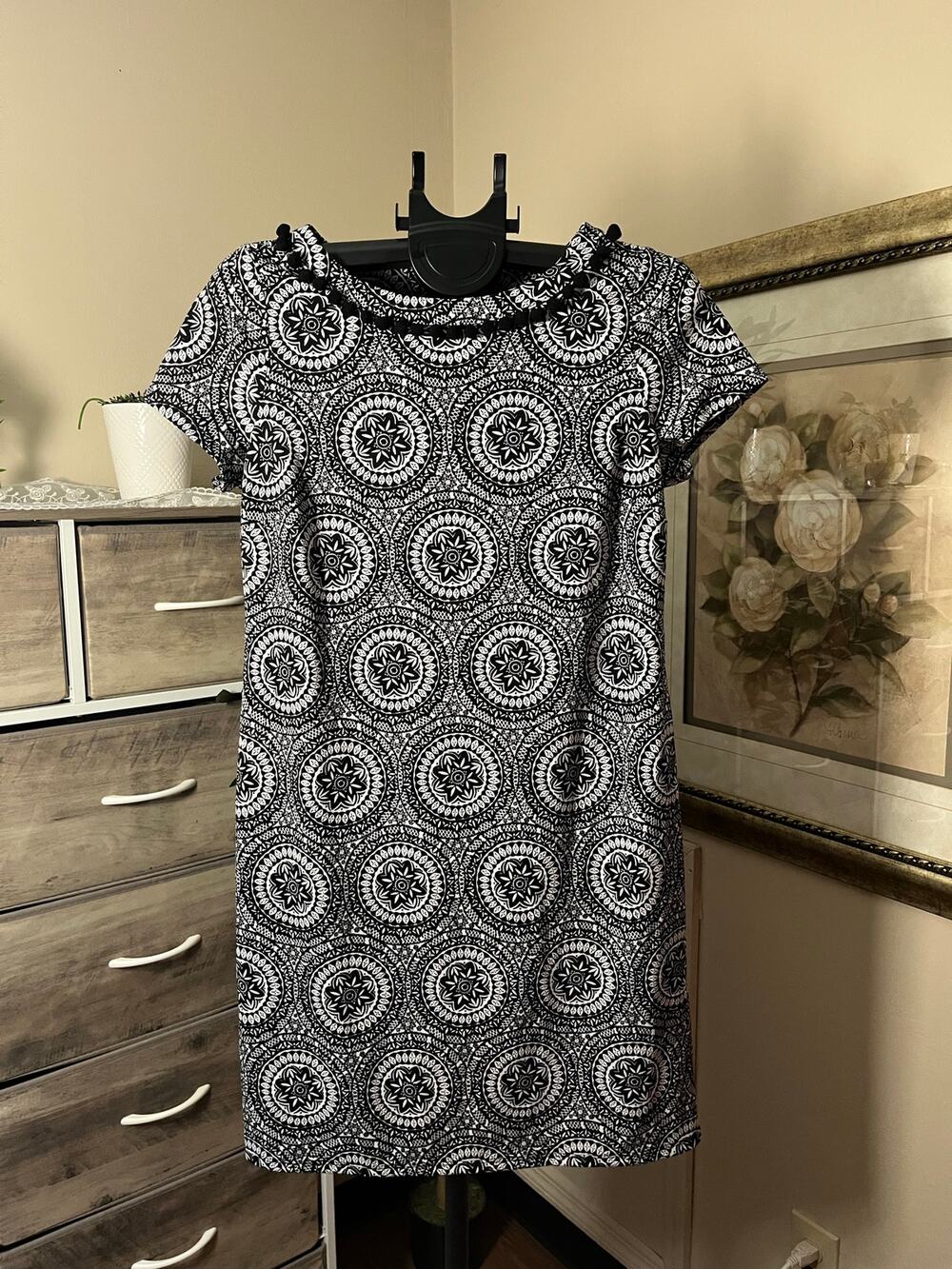 Talbots Petites MP Black & White Medallion Print Shift Dress
